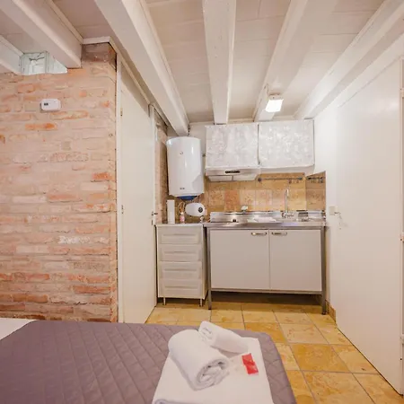 Balastro Design - Center Guest house Venice