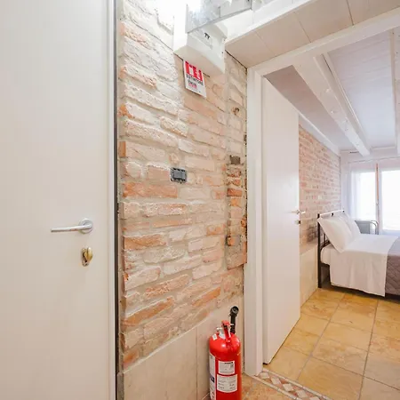 Balastro Design - Center Guest house 3*
